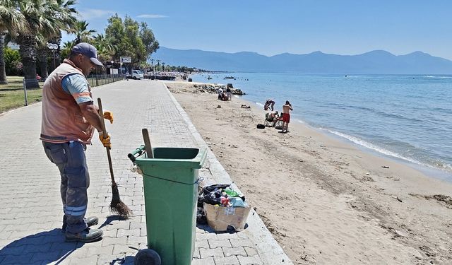 Kuşadası'nda bayram tatilinde 3 bin 67 ton çöp toplandı