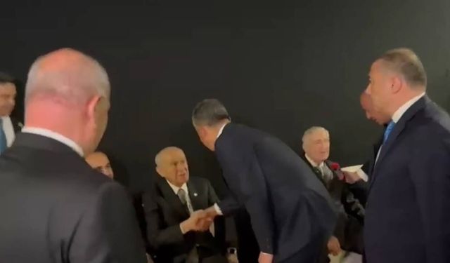 Devlet Bahçeli ve Özgür Özel resepsiyonda bir araya geldi!