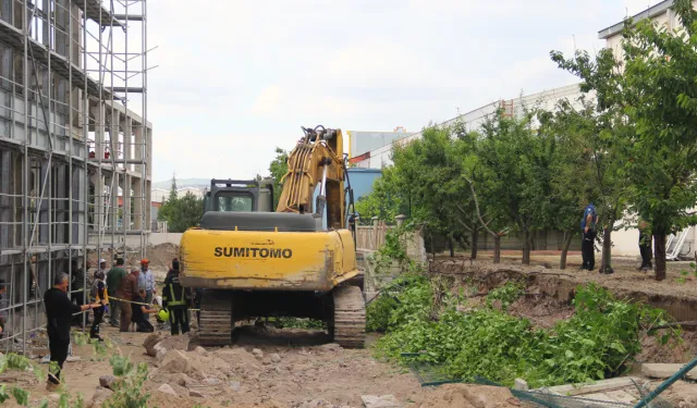 Bahçe duvarı devrildi... Bir işçi hayatını kaybetti