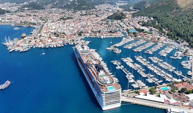 Marmaris'e 'MSC Divina' kruvaziyeriyle 3 bin 899 turist geldi