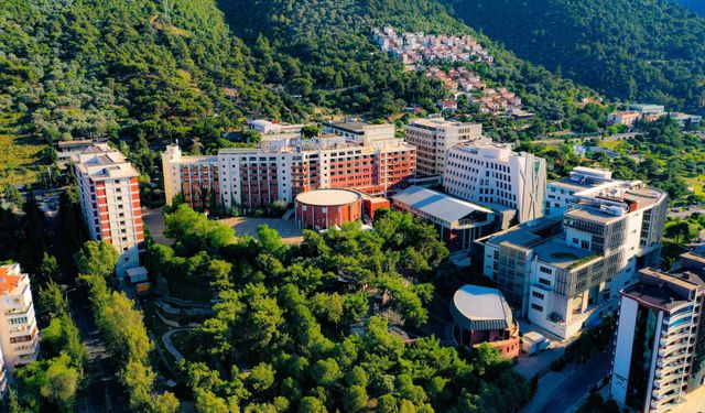 İzmir Ekonomi ‘Dünya Ligi’nde