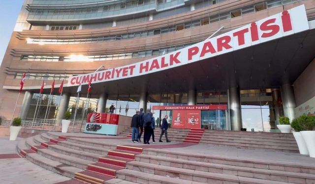 İmzalar Genel Merkez'e geliyor: Özel'den 'olağanüstü kurultay' hamlesi!