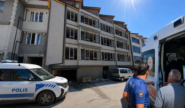 Kütahya'da inşaat işçisi binanın 3'üncü katından düştü!