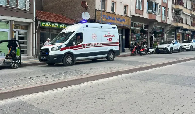 Motosiklet, hafif ticari araca çarptı: 1 kişi hastanelik!