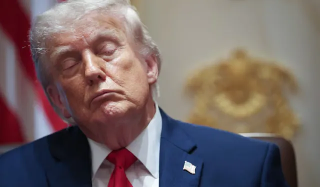 Trump canlı yayında uykuya daldı, sosyal medya karıştı