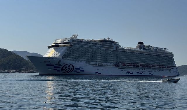 'Aroya' kruvaziyeri Marmaris'e 3 bin 210 turist getirdi
