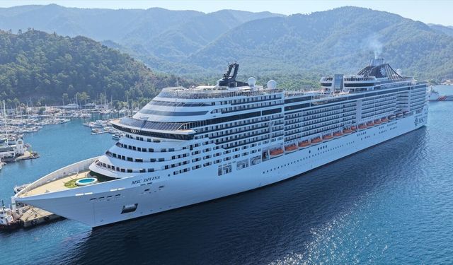 'MSC Divina' kruvaziyeri Marmaris'e 4 bin 111 turist getirdi
