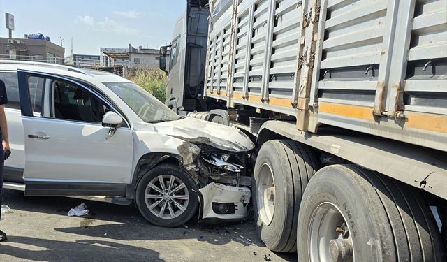Turgutlu'da 2 kişinin yaralandığı kaza güvenlik kamerasında
