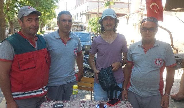 Temizlik şşçilerinden örnek davranış: 80 bin liralık çantayı sahibine teslim ettiler