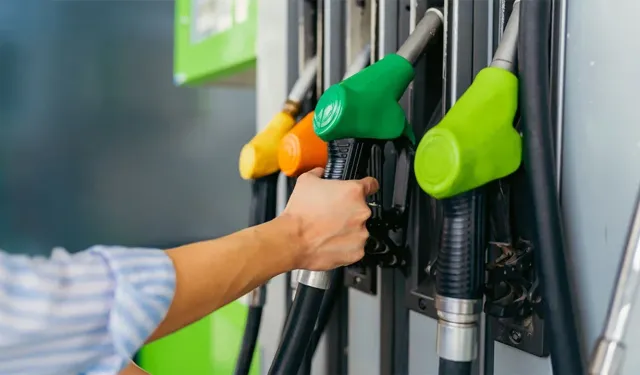 Motorin fiyatlarına büyük zam! Litre fiyatı 82 TL’yi aştı