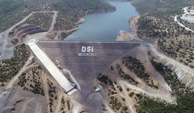 Bergama tarımına can suyu: 6 bin 100 dekar araziye su verilmeye başlandı