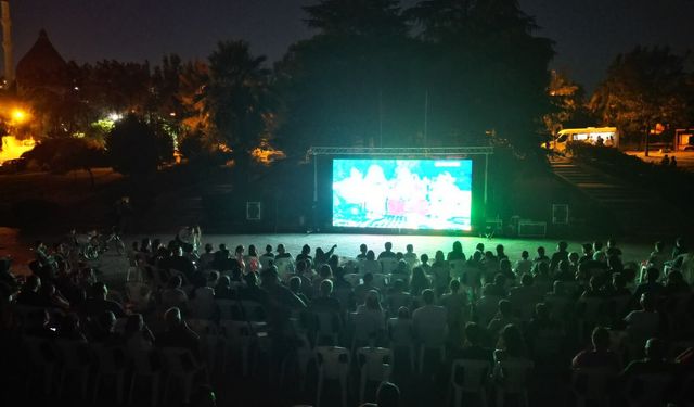 Çiğli'de yaz akşamları mahalle sinema günleri ile renkleniyor