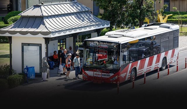 Hem estetik hem konforlu... İzmir'in yeni Konak Durağı hizmete açıldı!