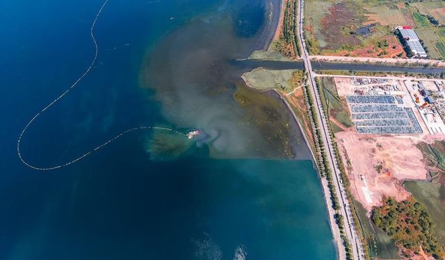 İzmit Körfezi'nde 2,4 milyon metreküp dip çamuru çıkarılacak