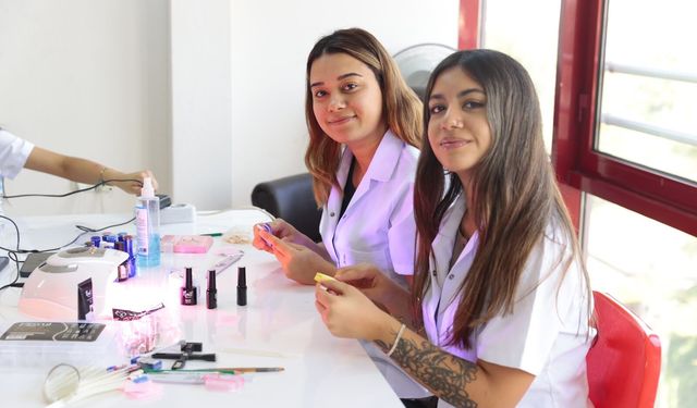 Konaklı kadınlar ücretsiz kurslarla meslek öğreniyor