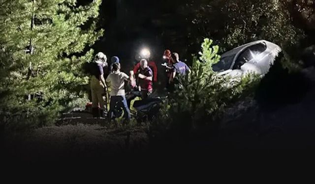 Otomobil ile motosiklet çarpıştıktan sonra şarampole savruldu: 5 yaralı