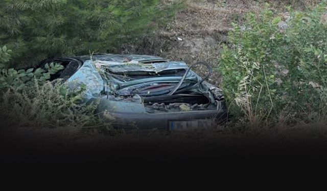 Kontrolden çıkan otomobil şarampole devrildi: 3 kişi yaralandı