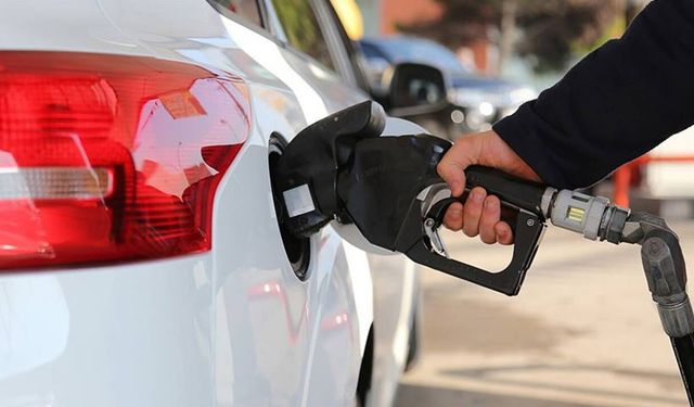 Benzine yine zam geliyor: Akaryakıtta tabela değişecek