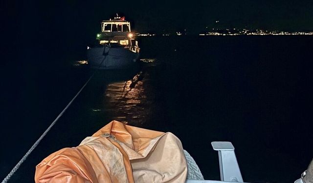 Fethiye açıklarında sürüklenen teknedeki 9 kişi kurtarıldı