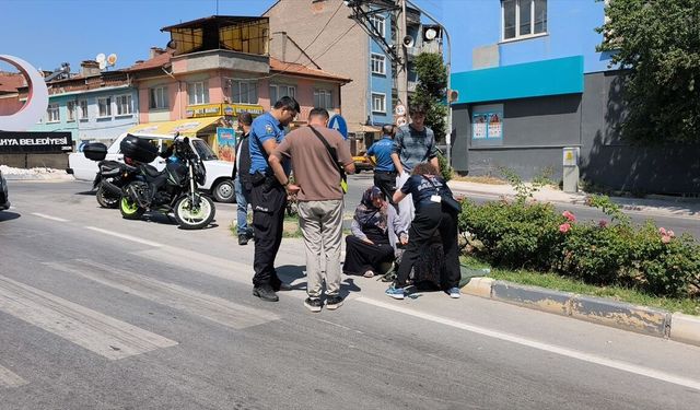 Yolun karşısına geçmek istemişti: Yaşlı kadına motosiklet çarptı!