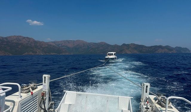Arıza yapan motor yattaki 7 kişiyi Sahil Güvenlik kurtardı!