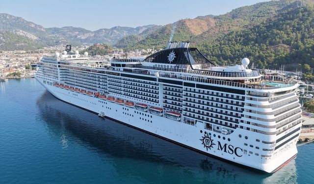 'MSC Divina' kruvaziyeri Marmaris'e 4 bin 239 turist getirdi