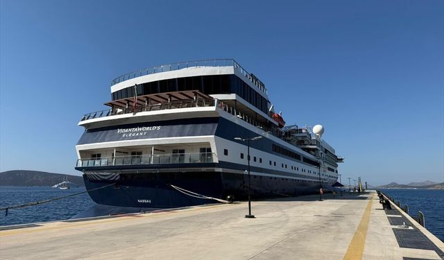'Vidanta World's Elegant' kruvaziyeri 119 yolcuyla Bodrum'a geldi