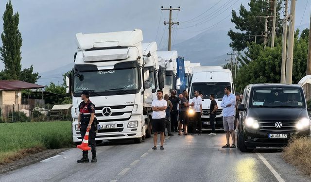 Sürücüler fark etti: Yol kenarında erkek cesedi bulundu