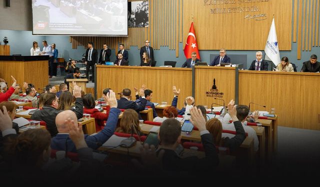 İzmir Büyükşehir Meclisi'nde koltuk dağılımı netleşti... CHP'den 89 isim yeni partili oldu!