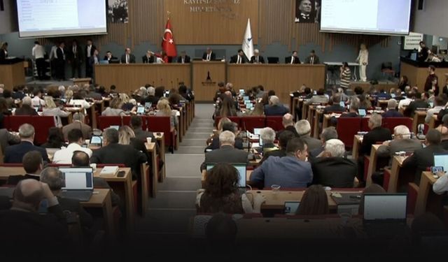 Büyükşehir Meclisinde saflar netleşti... Yeter ve Özkan grup başkan vekili oldu