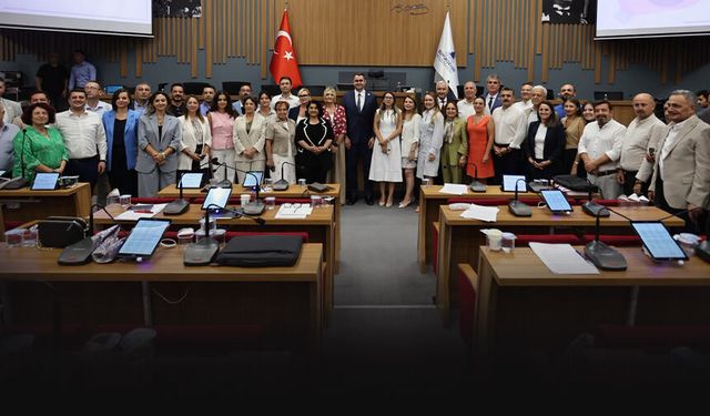 Yeni Parti’nin ilk grup toplantısı gergin geçti... Belediye başkanlarından Güç’e çıkış!