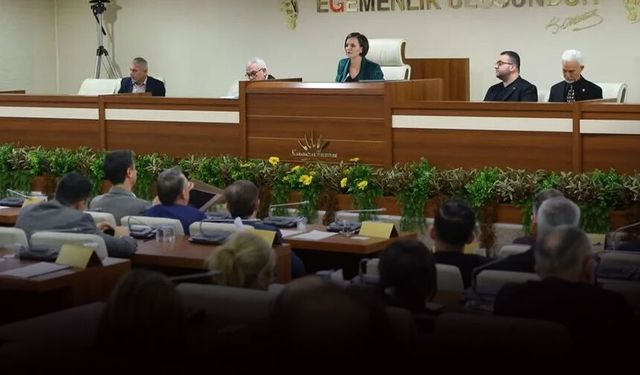 Karabağlar’da CHP’den 7 meclis üyesi istifa etti: Kınay görevine Yeni Parti’de devam edecek