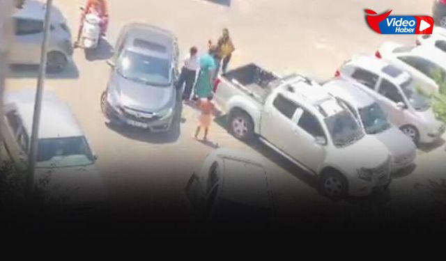 İzmir'de trafikte kadın sürücülerin yol verme kavgası pahalıya patladı!