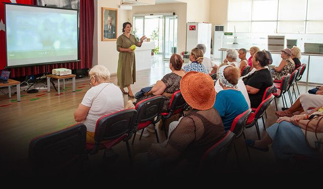 Karşıyaka’nın çınarları yazı dolu dolu geçiriyor