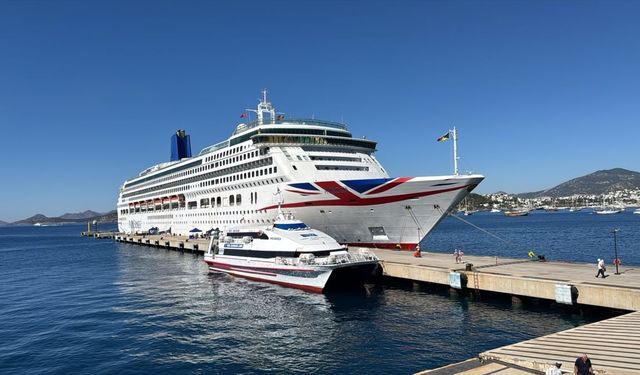 Bodrum'a 'Aurora' kruvaziyeriyle 1814 turist geldi