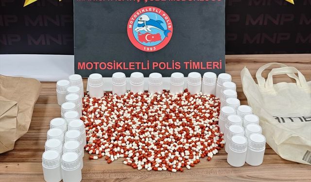 Şüphe üzerine durduruldu... Çantasından 1600 hap çıktı!