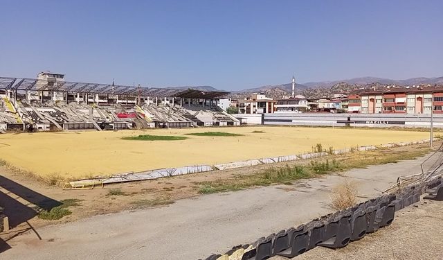 Nazilli 66 yıllık tarihi stadına veda ediyor: Yıkım başladı!