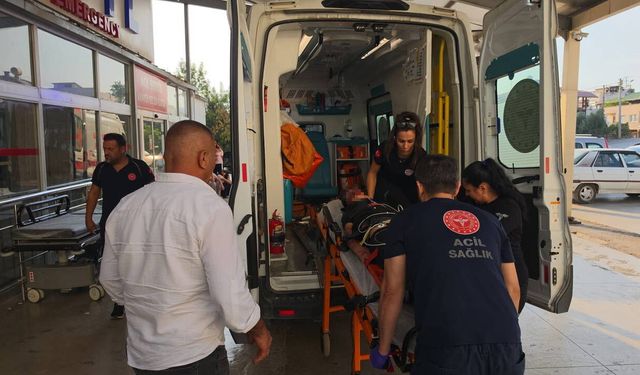 Adana'da korkunç kaza... Otomobil takla attı