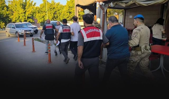 İzmir’de FETÖ’nün finans ayağına operasyon: 3 şüpheli tutuklandı