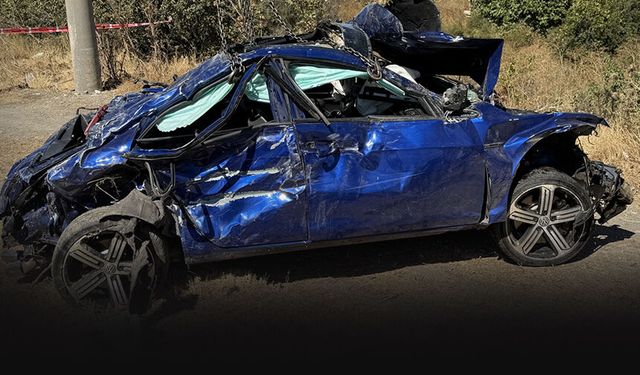 İzmir'de kontrolden çıkan araç çaya devrildi... 1 ölü 2 yaralı!