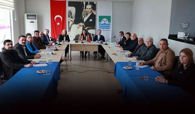 İzmir'de yerel siyaset fokur fokur... Foça'da CHP'li meclis üyeleri istifa etti!