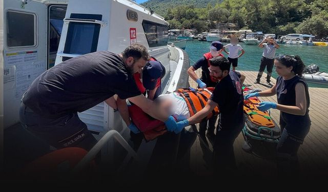 Denizin ortasında panik anları... Teknede yaralanan kişi tahliye edildi