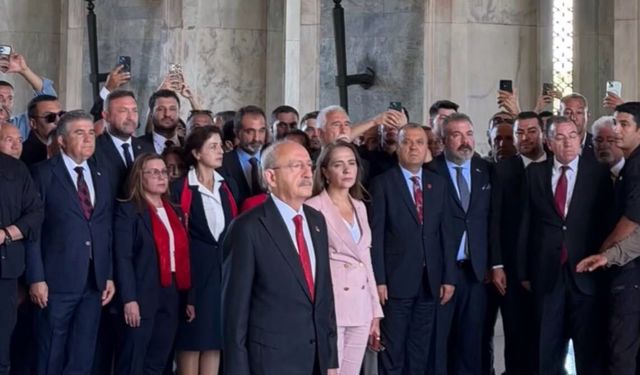 CHP’li Gümrükçü’den 103. yıl kutlaması: Anıtkabir'de buluştular!
