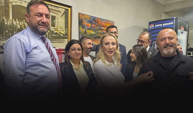 CHP Bayraklı’da yeni üyelerle gövde gösterisi! 57 kişi rozet taktı