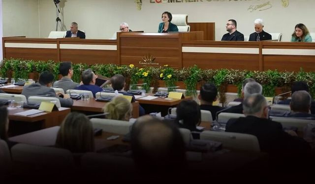 Kınay ve CHP'li Meclis Üyeleri arasında sert tartışma: AK Parti'ye geçince YENİ Parti'yi mi eleştireceksin!