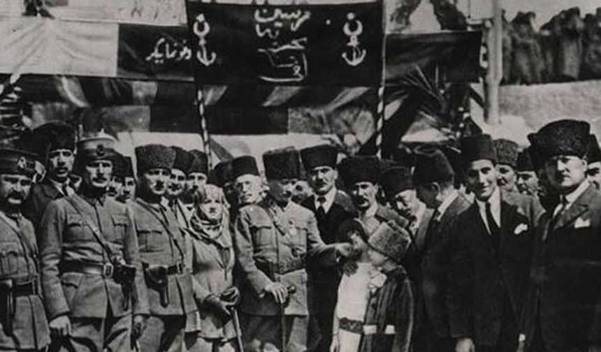 Atatürk'ün çocuk sevgisi Genelkurmay arşivinde... İşte o fotoğraflar...