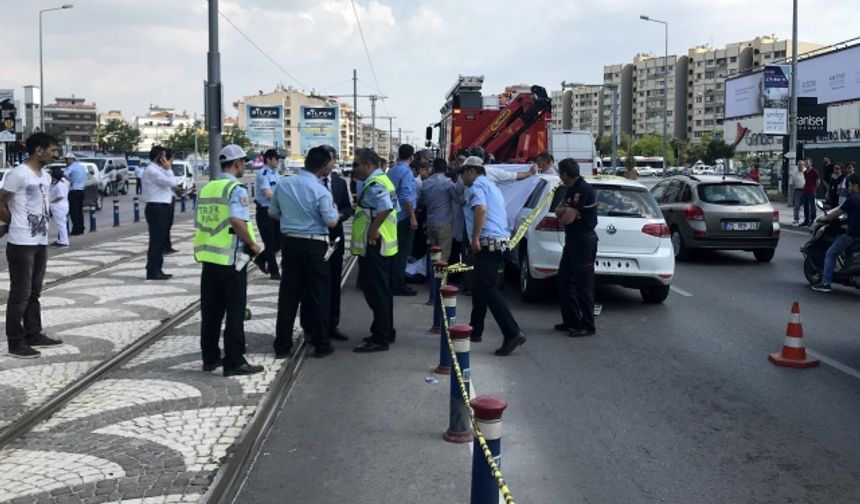 İzmir'de feci kaza! Eski rektör hayatını kaybetti