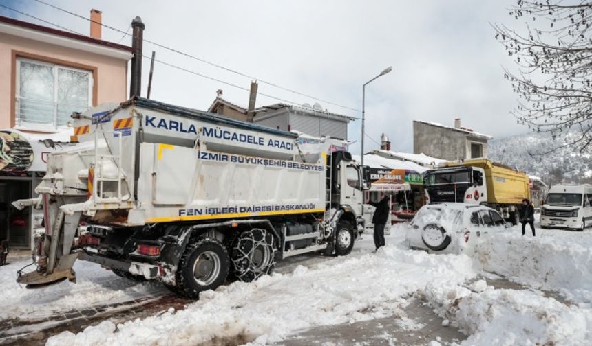 Kar İzmir'i etkisi altına aldı