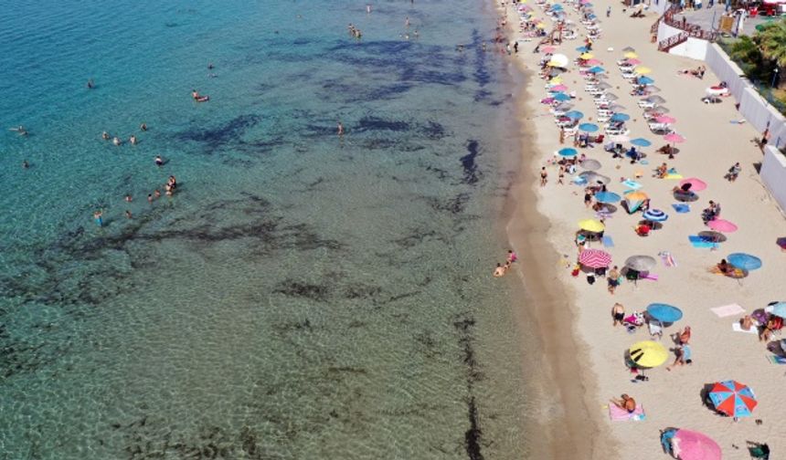 Ekim sıcakları turizmci ve tatilcilere yaradı... Çeşme'de yoğunluk sürüyor!