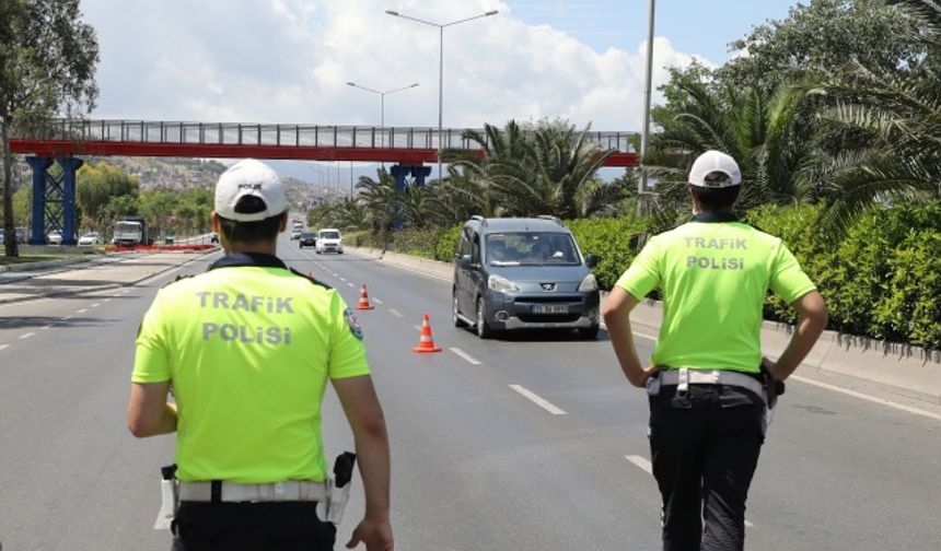 İzmir'de 'tam kapanma'nın son gününde sessizlik hakim!